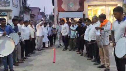 धरणगाव: छगन भुजबळ कॅबिनेट मंत्री झाल्याने धरणी चौकातील महात्मा फुले स्मारकाजवळ समर्थकांचा जल्लोष !