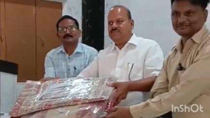 रामसनेही घाट: बनीकोडर ब्लॉक सभागार में मुख्यमंत्री सामूहिक विवाह योजना के अंतर्गत नवविवाहित महिलाओं को वितरित किए गए उपहार