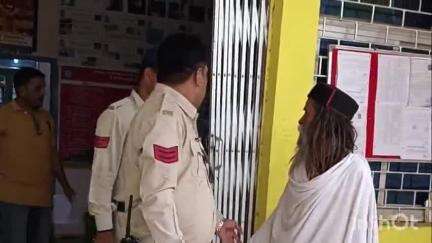 अशोक नगर: कोतवाली थाना पुलिस ने 3 आपराधिक मामलों में लंबे समय से फ़रार चल रहे एक वारंटी अभियुक्त को हैदर गांव से किया गिरफ्तार