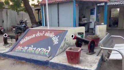 ગાંધીધામ: રેલવે સ્ટેશન પર  'મામા ટી.ટી.' ગેંગથી સાવધાન:રિઝર્વેશન ટિકિટનું નામ અને છેતરપિંડીનું કામ જાણો સમગ્ર અહેવાલ