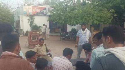 चंदला: राष्ट्र की आंतरिक सुरक्षा को देखते हुए चंदला थाना क्षेत्र में पुलिस ने सिम कार्ड विक्रेताओं के साथ की बैठक