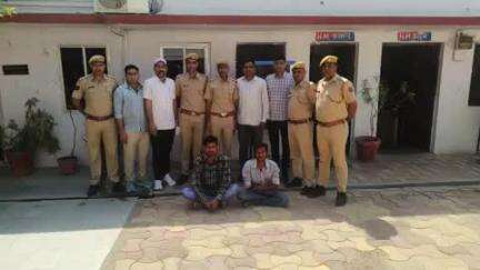 #PaliPolice
SHO कोतवाली पाली व थाना टीम की कार्रवाई, पाली शहर मंडिया रोड स्थित SBI बैंक के सामने खडी स्कूटी की डिग्गी तोड़कर नगद 6,30000 रुपये चुराने वाले दो अभियुक्तों को घटना के 12 घंटे के भीतर किया गिरफ्तार।
#PoliceRajasthan