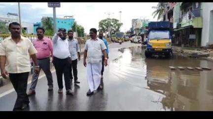 திருப்பத்தூர்: ஜோலார்பேட்டை ரயில்வே நிலையம் அருகே தேங்கி நின்ற மழைநீர் எம்எல்ஏ நேரில் ஆய்வு-கால்வாய் அமைக்க நடவடிக்கை