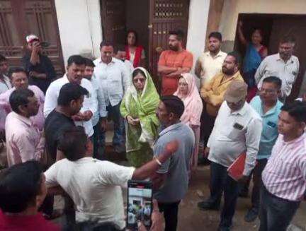 बदायूं: बदायूं नगर पालिका परिषद की चेयरमैन फात्मा रज़ा ने मधुवन कॉलोनी सिविल लाइन का निरीक्षण किया, सफाई व्यवस्था का लिया जायजा