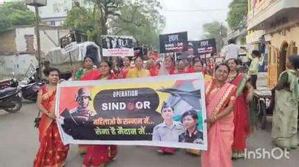 जळगाव: जळगावात देशभक्तीचा नारा: 'भारत माता की जय' च्या घोषणांनी सिंदूर यात्रा*