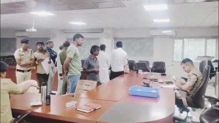 रतलाम: पुलिस अधीक्षक कार्यालय में आयोजित जनसुनवाई में 31 आवेदन हुए प्राप्त, SP अमित कुमार ने सुनीं समस्याएँ