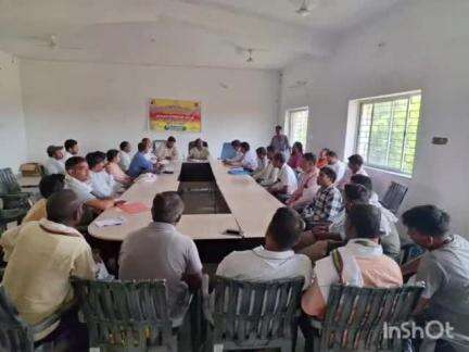 नवा बाज़ार: बाजार प्रखंड कार्यालय में प्रधानमंत्री आवास योजना को लेकर बीडीओ ने बैठक की