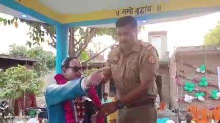 खागा: शोहदमऊ गांव में डॉ भीमराव अंबेडकर स्मारक स्थापना दिवस पर जनप्रतिनिधियों ने प्रतिमा में किया माल्यार्पण