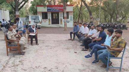 घुवारा: भगवा थाना में थाना प्रभारी ने सिम कार्ड विक्रेताओं के साथ राष्ट्र की सुरक्षा व्यवस्था पर की बैठक