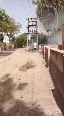 बीकानेर: व्यास कॉलोनी स्थित 2 ट्रांसफार्मर में लगी आग, मची अफरा-तफरी