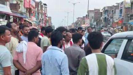 बारा: जारी बाजार में दो पक्षों के बीच जमकर हुई मारपीट, एक व्यक्ति घायल होकर इलाज के लिए भेजा गया