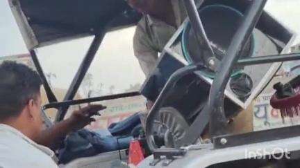 अशोक नगर: अशोकनगर पुलिस ने ट्रैक्टर में तेज आवाज़ में गाने बजाने वाले का साउंड सिस्टम उतरवाया