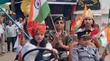 हरदा: ऑपरेशन सिंदूर की सफलता पर निकली 'भारत भक्ति यात्रा': हरदा में महिलाओं ने थामा तिरंगा, सेना के सम्मान में लगे नारे