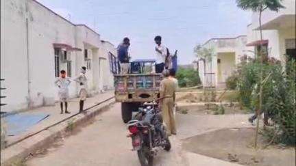 मनोहरथाना: छुवाडिया में खेत पर सो रहे वृद्ध की संदिग्ध हालातों में हुई मौत, मौके पर पहुंची पुलिस