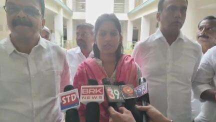 శింగనమల: సింగనమల ఎమ్మెల్యే క్యాంపు కార్యాలయంలో టిడిపి నాయకులతో సమావేశం నిర్వహించిన ఎమ్మెల్యే బండారు శ్రావణి