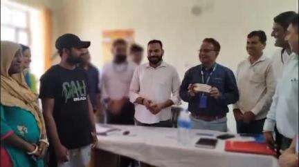 बज्जू: बज्जू में उपजिला अस्पताल के सफाईकर्मी की बहन की शादी में कर्मचारियों व डॉक्टरों ने दिया आर्थिक सहयोग
