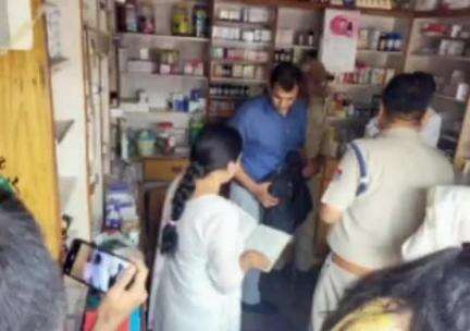 काशीपुर: ड्रग्स विभाग की टीम ने नगर के विभिन्न क्षेत्रों में मेडिकल स्टोर्स पर छापेमारी का अभियान चलाया