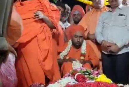 ಹನೂರು: ಕೈಲಾಸವಾಸಿಯಾದ ಸಾಲೂರು ಶ್ರೀ,
ಮಹದೇಶ್ವರಬೆಟ್ಟದಲ್ಲಿ  ಶಾಸ್ತ್ರೋತ್ತವಾಗಿ‌ ನೆಡೆದ ಅಂತ್ಯಕ್ರಿಯೆ