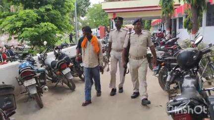 बिहारीगंज: पुलिस दबाव के बाद शराब कारोबारी संजू सोरेन ने न्यायालय में किया आत्मसमर्पण