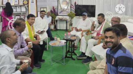 মাৰ্ঘেৰিটা: ডিগবৈত  প্ৰয়াত সমাজকৰ্মীৰ বাসগৃহত উপস্থিত হৈ পৰিয়াললৈ সমবেদনা জ্ঞাপন ডিগবৈ সমষ্টিৰ বিধায়ক সুৰেন ফুকনৰ