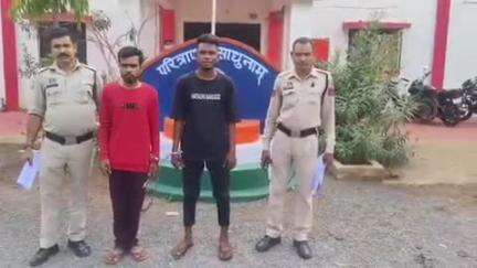 अभनपुर: अभनपुर थाना क्षेत्र में धारदार हथियार लेकर घूमने और लोगों को धमकाने वाले दो आरोपी हुए गिरफ्तार