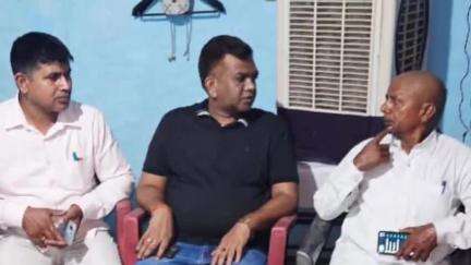 रोहतास: विधायक राजेश गुप्ता ने सड़क हादसे में मृत युवक के परिजनों से रुपहथा में की मुलाकात, संवेदना व्यक्त की