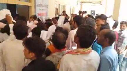 अशोक नगर: कलेक्ट्रेट में 343 आवेदक अपनी समस्याएँ लेकर पहुँचे, कलेक्टर ने अधिकारियों को दिए निर्देश