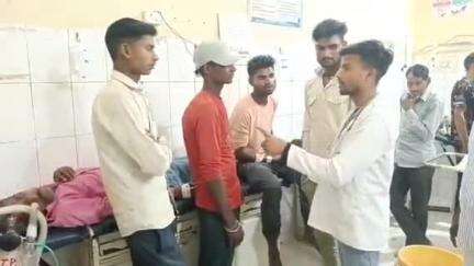 महोली: लुकन्दनपुर में अज्ञात कारणों से व्यक्ति ने शराब के साथ खाया जहरीला पदार्थ, हालत बिगड़ने पर उपचार जारी