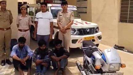 पूंगल: नाकेबंदी के दौरान पुलिस ने प्रतिबंधित टैबलेट के साथ तीन लोगों को किया गिरफ्तार