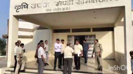 आष्टा: मंडी बोर्ड के एमडी ने किया आष्टा मंडी का दौरा, किसानों की शिकायतों का जल्द निपटारा करने का दिया निर्देश