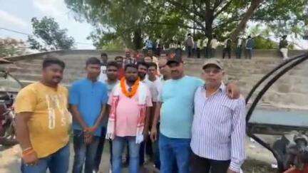 चक्रधरपुर: चक्रधरपुर के पोड़ाहाट स्टेडियम में ई-रिक्शा चालक संघ की बैठक, मंगल सरदार बने अध्यक्ष