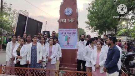 जिला स्तरीय पदाधिकारियों ने खैरागढ़ के जय स्तंभ चौक में दिवंगत आरती यादव को श्रद्धांजलि दी