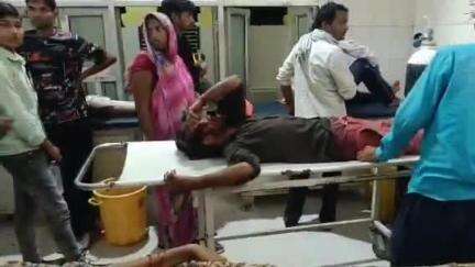 मिश्रिख: फरखपुर के पास सड़क पर तेज रफ्तार बाइक अनियंत्रित होकर पलटी, दो लोग गंभीर रूप से घायल