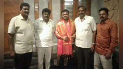 టిడిపి పట్టణ అధ్యక్షుడు షేక్ రఫీ ని సన్మానించిన నేతలు