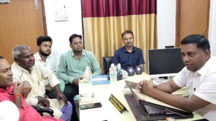 छातापुर: छातापुर में एसडीएम ने राजनीतिक दलों के साथ की बैठक