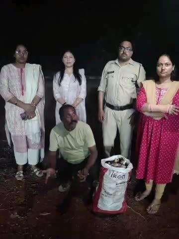 अभनपुर: ग्राम घोंट में आबकारी विभाग की टीम ने बड़ी मात्रा में अवैध शराब की ज़ब्त