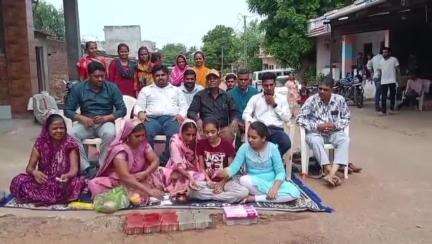 વાલિયા: વાલિયા ગામના શાંતિ નગર વિસ્તારમાં 5 લાખના ખર્ચે મંજુર થયેલ પેવર બ્લોકની કામગીરીનું ખાતમુહૂર્ત કરાયું