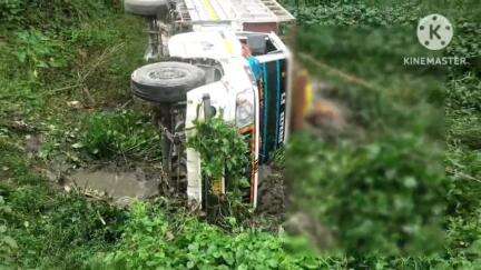 মৰিগাঁও: দন্দুৱাত দূৰ্ঘটনাগ্ৰস্ত এখন গৰু ভৰ্তি বাহন, চালক জন আঘাতপ্ৰাপ্ত হোৱাৰ লগতে মৃত্যু হৈছে এটা গৰু