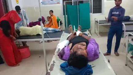 हैदरगढ़: हैदरगढ़ में ग्रामांचल गेट के सामने आइसक्रीम का ठेला लेकर जा रहे युवक को बाइक सवार ने मारी जोरदार टक्कर