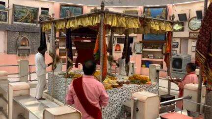 खंडवा नगर: खंडवा के दादा दरबार में दर्शन आरती का भव्य आयोजन