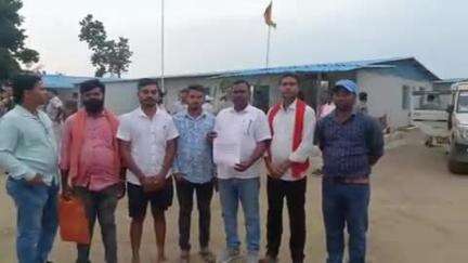 भारत माला परियोजना में मृतक के परिजनों को मुआवजा दिलाते,JLKM नेता संतोष चौधरी!तब जाकर शव को उठाया गया