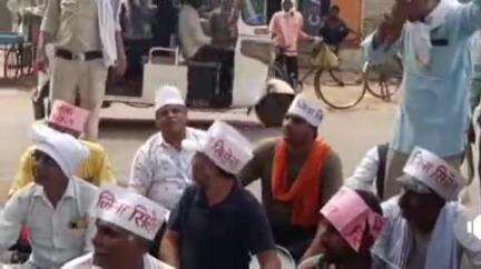 सिहोरा: कार्यालय के सामने लोगों के प्रदर्शन के बाद बोले विधायक-'सिहोरा को जिला बनाने के लिए सीएम को लिखेंगे पत्र'