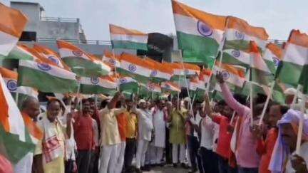 तमकुही राज: सेवरही उपनगर में सेना के सम्मान में भाजपा नेता विजय राय के अगुवाई में निकाली गई तिरंगा यात्रा