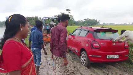 ঢেকিয়াজুলি ভাগ: কেহেৰুখন্দা পথাৰ গাঁৱৰ মূল পথৰ বিধ্বস্ত ৰূপ, যাতায়তৰ সমস্যাত সহস্ৰাধিক ৰাইজ #jansamasya