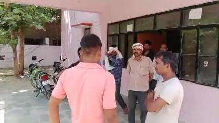 लखीमपुर: बिहारीपुर ग्रांट मिर्जापुर गांव के बाहर गन्ने के खेत में मिला युवक का शव, पिता ने हत्या की जताई आशंका