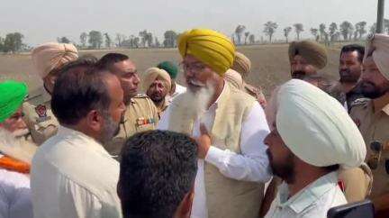 ਫਰੀਦਕੋਟ: ਨੱਥੇਵਾਲਾ ਵਿਖੇ ਹਲਕਾ ਵਿਧਾਇਕ ਗੁਰਦਿੱਤ ਸਿੰਘ ਸੇਖੋਂ ਦਾ ਕਿਸਾਨਾਂ ਨੇ ਕੀਤਾ ਵਿਰੋਧ, ਮੋਰਚੇ ਖਤਮ ਕਰਾਉਣ ਨੂੰ ਲੈ ਕੇ ਕੀਤੇ ਸਵਾਲ