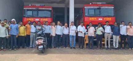 हिंगोली: नगरपरिषद अग्निशमन केंद्र येथे नगरपरिषद अधिकारी कर्मचारी यांनी दहशतवाद विरोधात घेतली शपथ