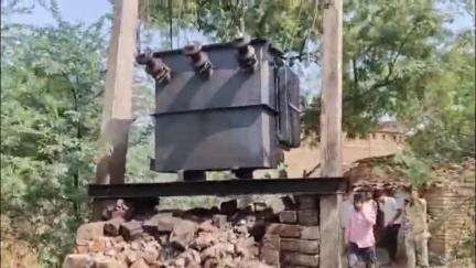 गरौठा: भदरवारा खुर्द में विद्युत ट्रांसफार्मर खराब होने से ग्रामीण परेशान, की विद्युत ट्रांसफार्मर बदलवाने की मांग #jansamasya