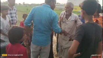 तमकुही राज: रामकोला चट्टी पर निर्माणाधीन NH727B पर बिहार से सवारी लेकर आ रहा टैम्पू पलटा, बुजुर्ग का पैर टूटा, आधा दर्जन घायल