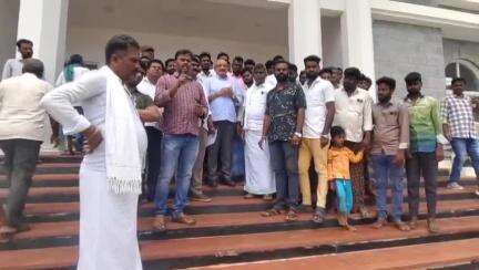 ಚಳ್ಳಕೆರೆ: ಮೂಲ ಜಾತಿ ತಪ್ಪಾಗಿ ನಮೂದಿಸಿರುವವರ ವಿರುದ್ದ ಕ್ರಮಕ್ಕೆ ನಗರದ ತಾ‌.ಕಚೇರಿ ತಹಶಿಲ್ದಾರ್ ಗೆ ಮತ್ಸಮುದ್ರ ಭೋವಿ ಸಮಾಜ ಮನವಿ